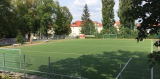 Blick auf das Kleinfeld in nordöstlicher Richtung Coronavirus: Trainingsbetrieb wird vorerst eingestellt